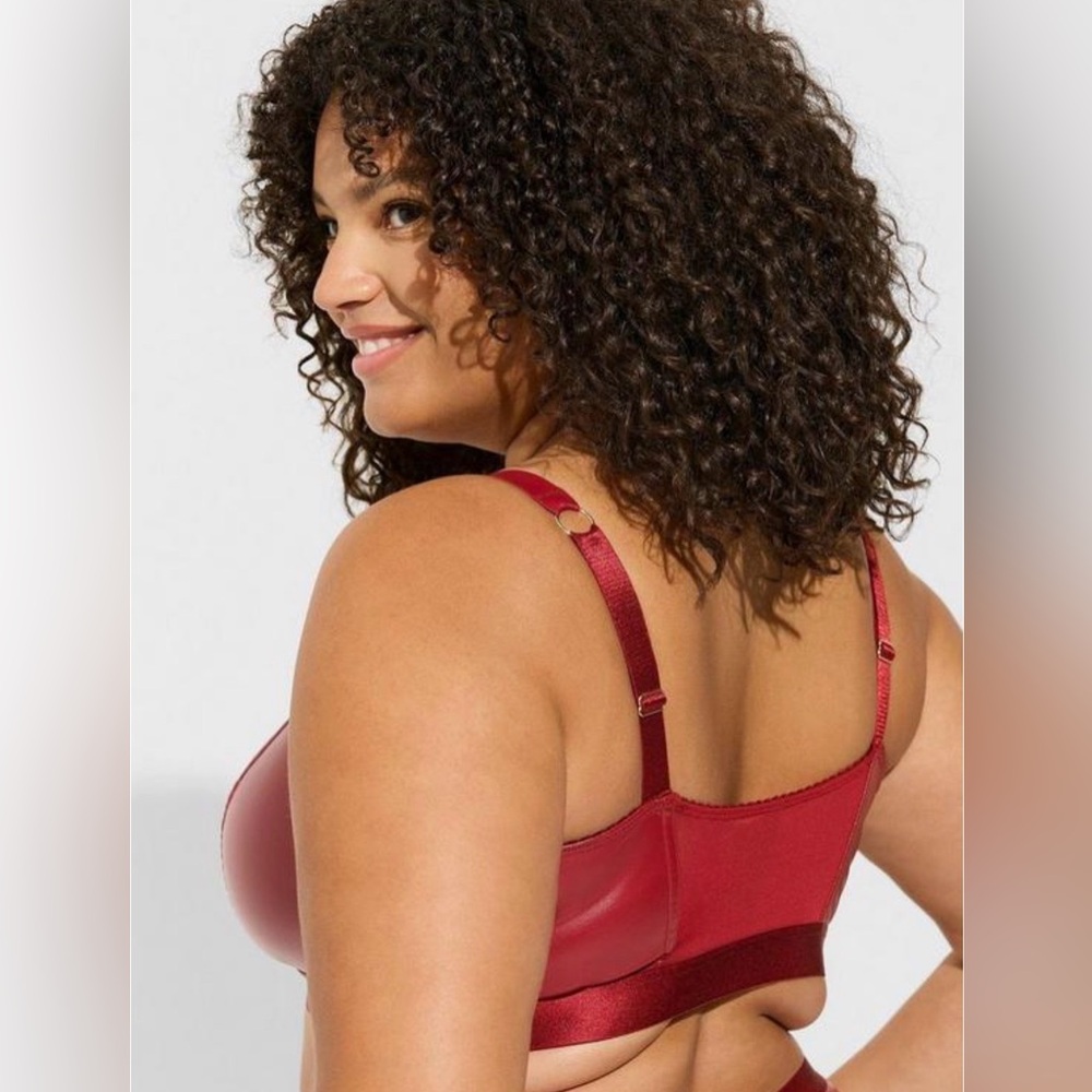 🌻Torrid 4XL Deep Red Pleather Wireless Bralette - Picture 2 of 3